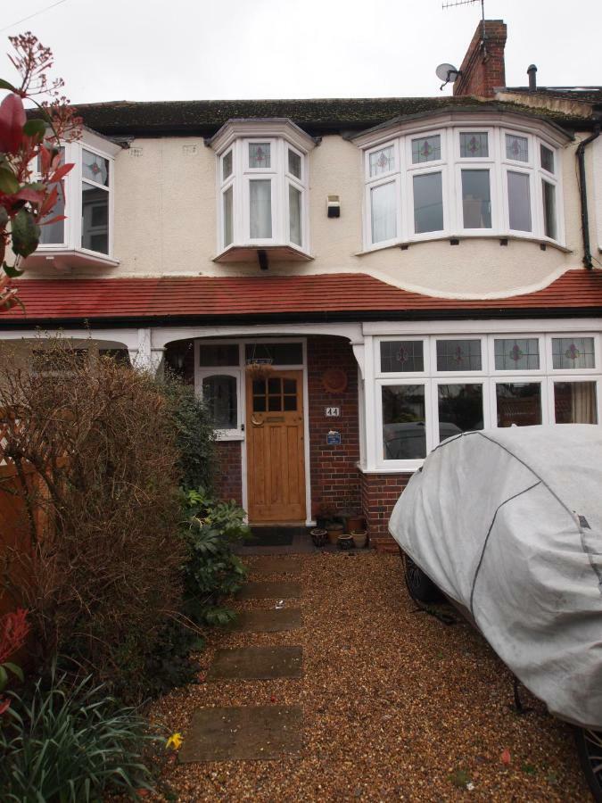 Friendly Home In South London Morden Exteriör bild